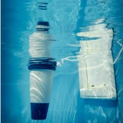 GRE Blue Connect Go - Intelligenter Wasseranalysator -Schwimmbad Verkaufs-Shop BlueConnect GRE Vollbild unter Wasser 1280x1280